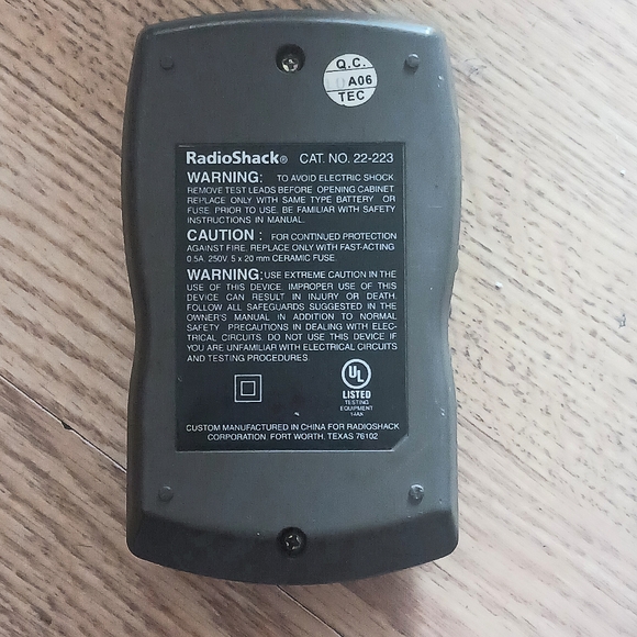 Radio Shack Multimeter - Picture 2 of 2